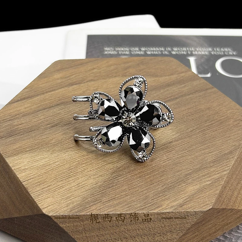 【LXX靓西西】8094 气质休闲五瓣花减龄感3.8厘米螃蟹夹