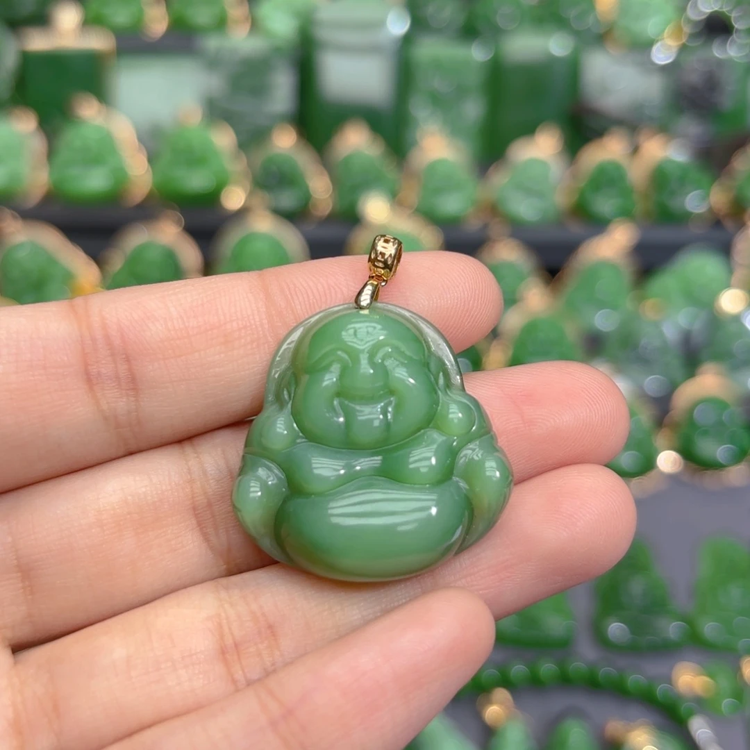 颈饰18K金镶嵌和田玉（碧玉）