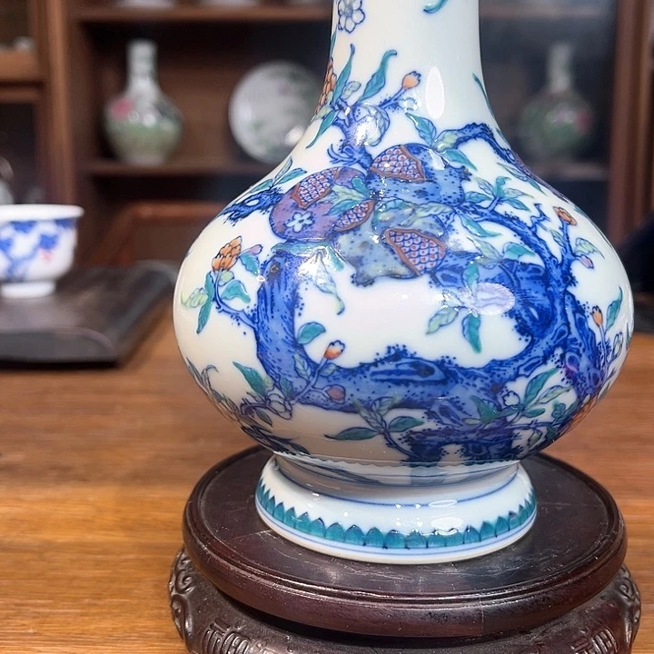 摆件青花斗彩小赏瓶