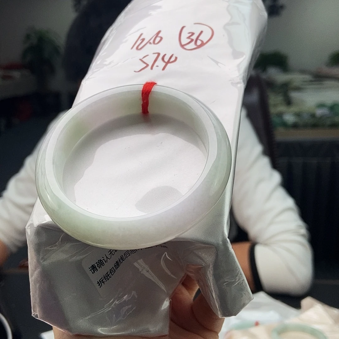 翡翠未镶嵌手镯颜色多样性发拍一发一