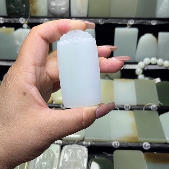 和田玉未镶嵌颈饰灵*《