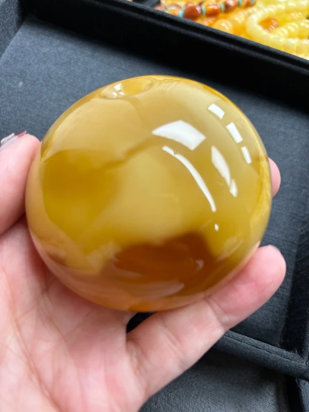 精品纯天然蜜蜡公主扣重98克