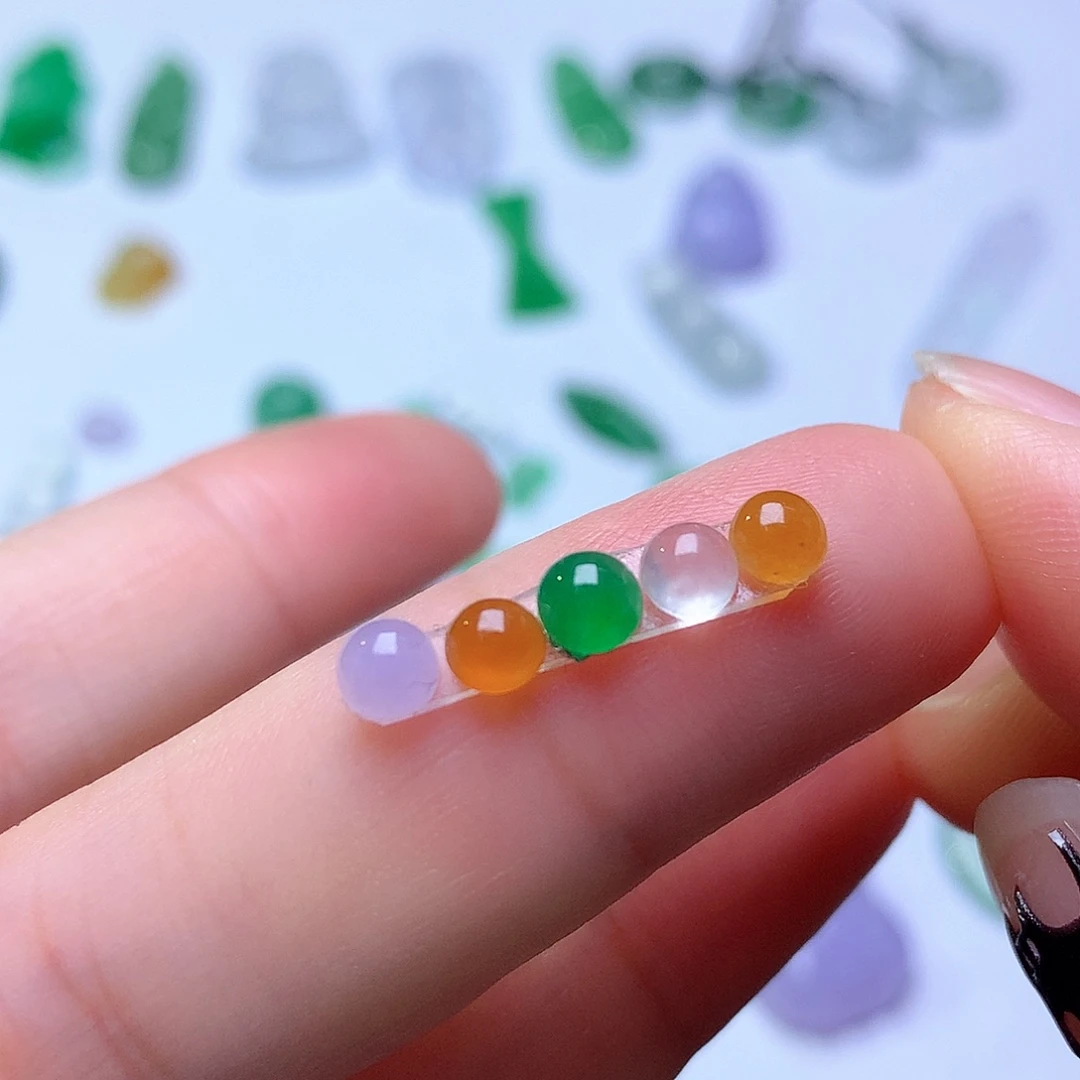 翡翠未镶嵌颈饰排戒