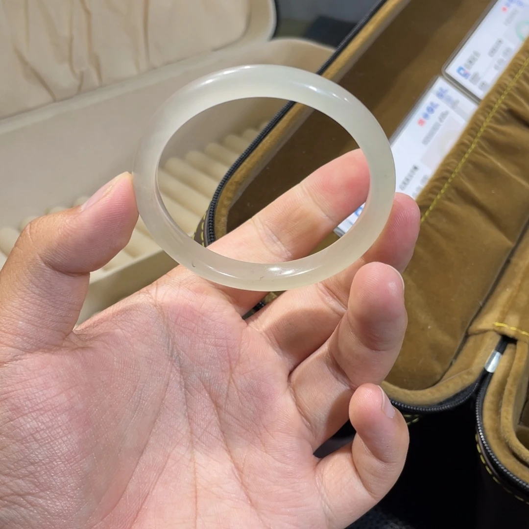 石英质玉（非洲翠）未镶嵌手镯