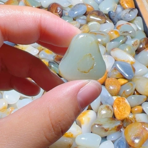 和田玉（糖玉）未镶嵌颈饰11.3克