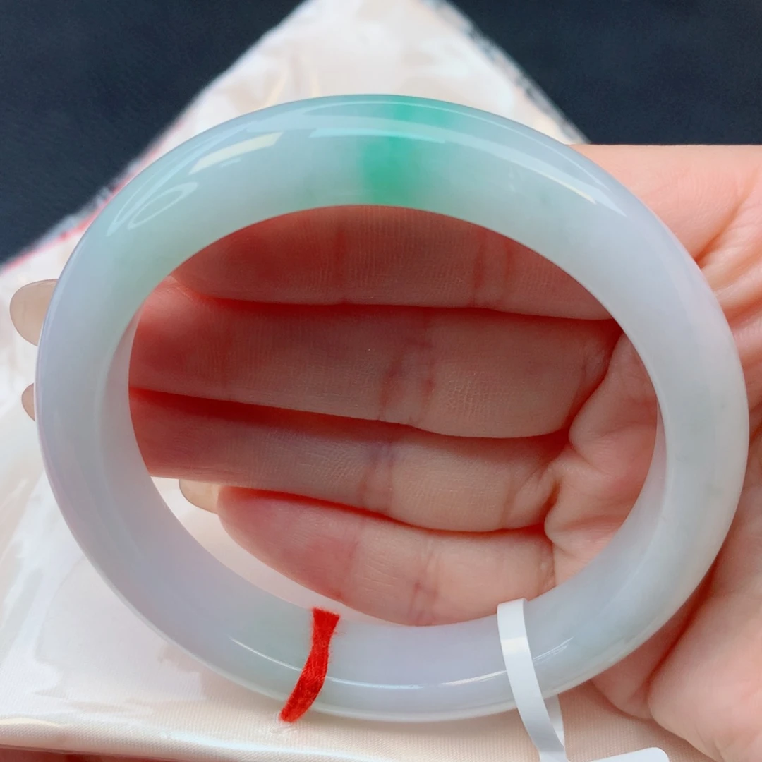 翡翠未镶嵌手镯58-59胶润淡春彩飘一摸阳绿