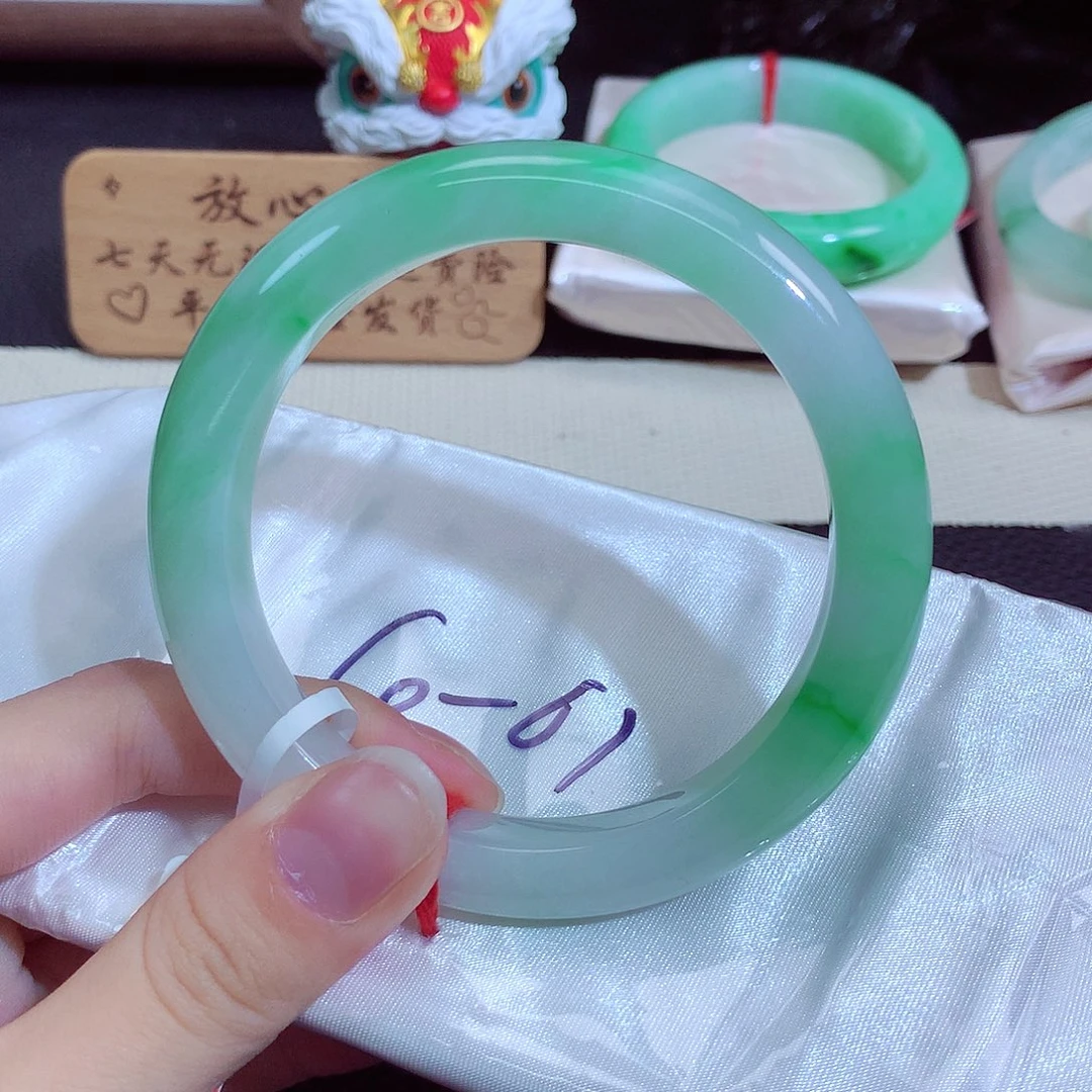 翡翠未镶嵌手镯8001