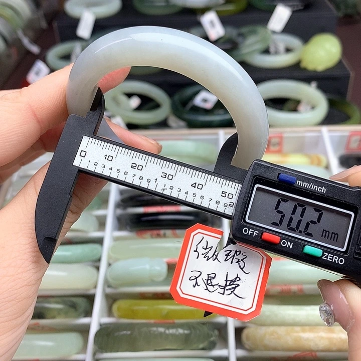 蛇纹石玉手镯未镶嵌708