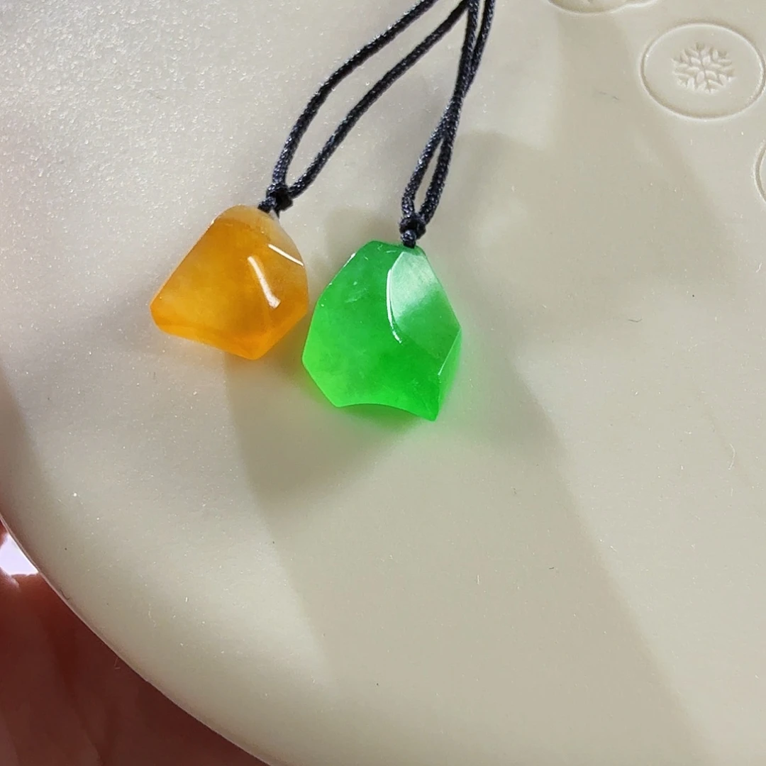 翡翠未镶嵌颈饰随行