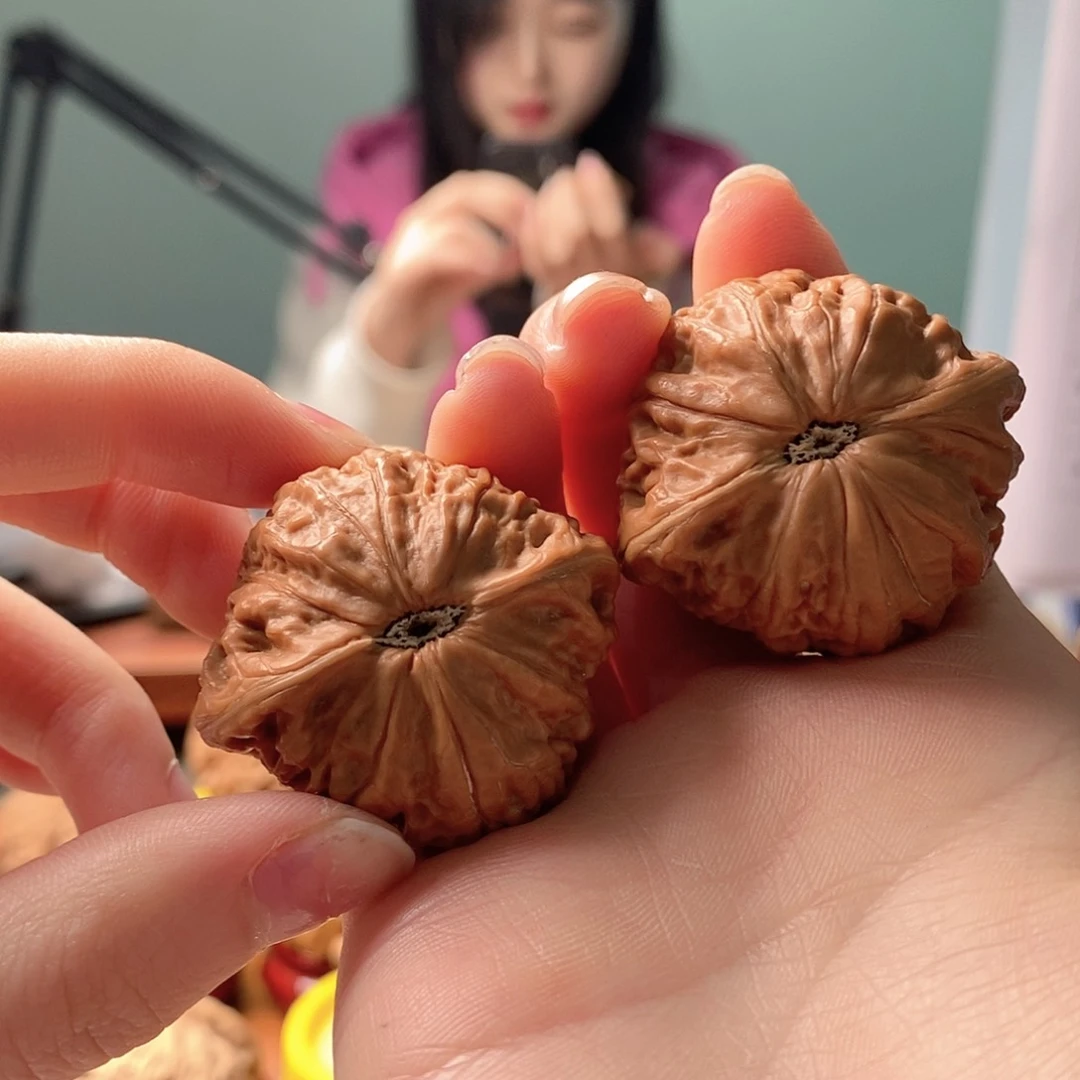 文玩核桃吊坠比****生铁锤