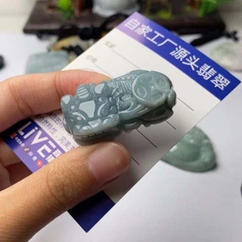 翡翠挂件未镶嵌翡翠