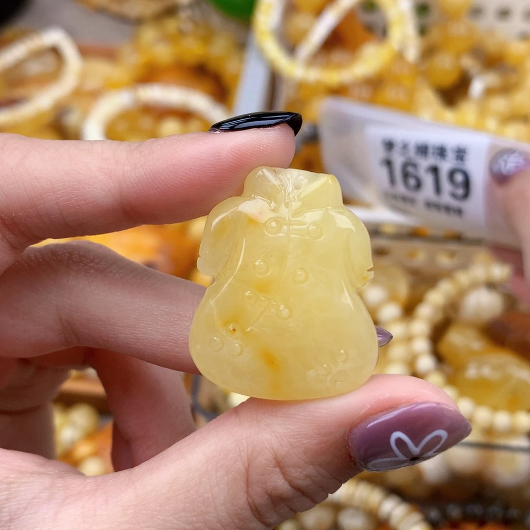 蜜蜡未镶嵌珠宝奇石