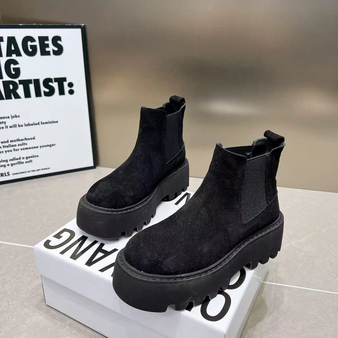 沈阳偏大一码松糕厚底靴女短靴2024新款一脚蹬马丁靴9832-1