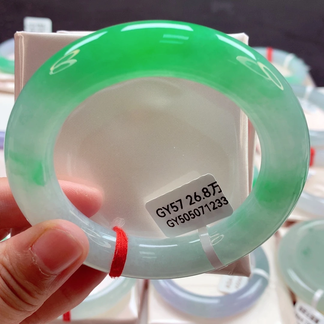 翡翠手镯（圆镯）未镶嵌105号68