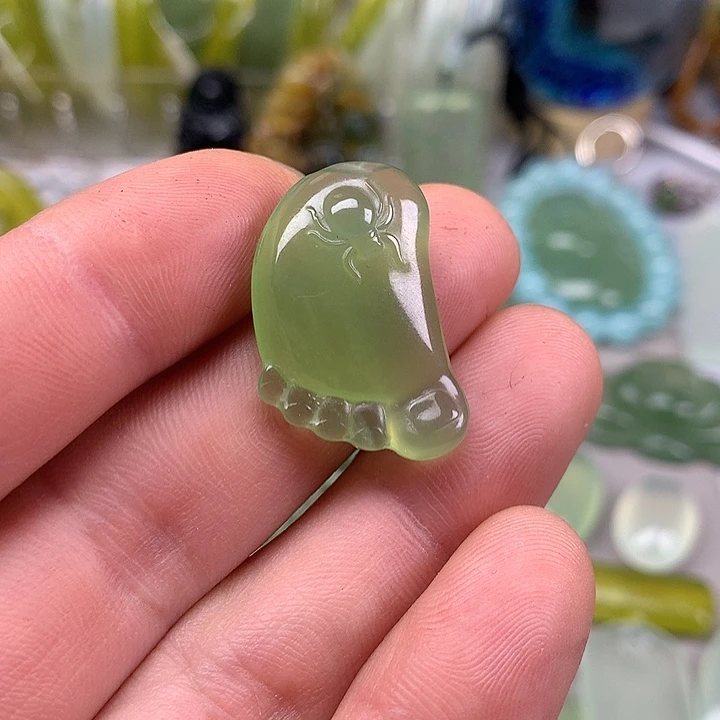 蛇纹石玉挂坠未镶嵌一**行