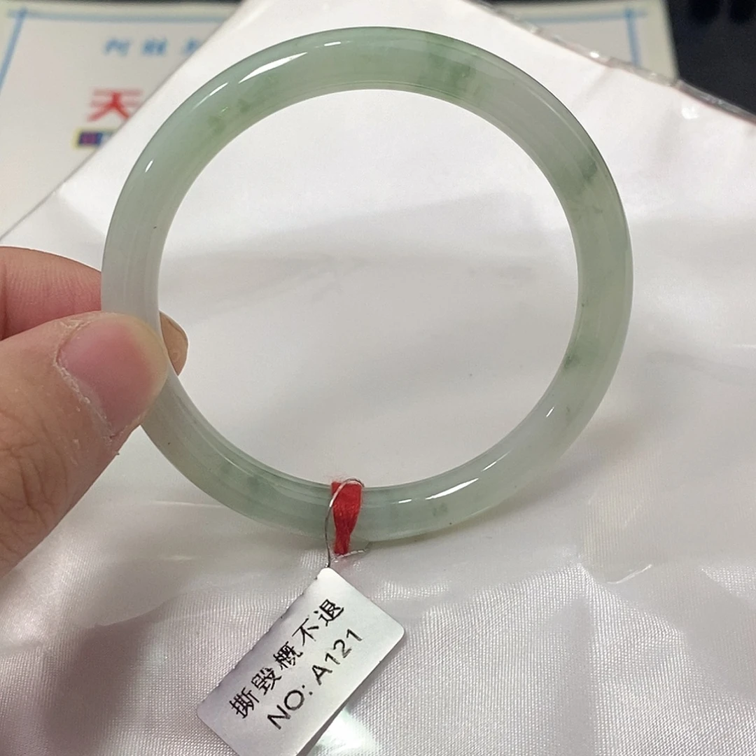 翡翠未镶嵌手镯（圆镯）