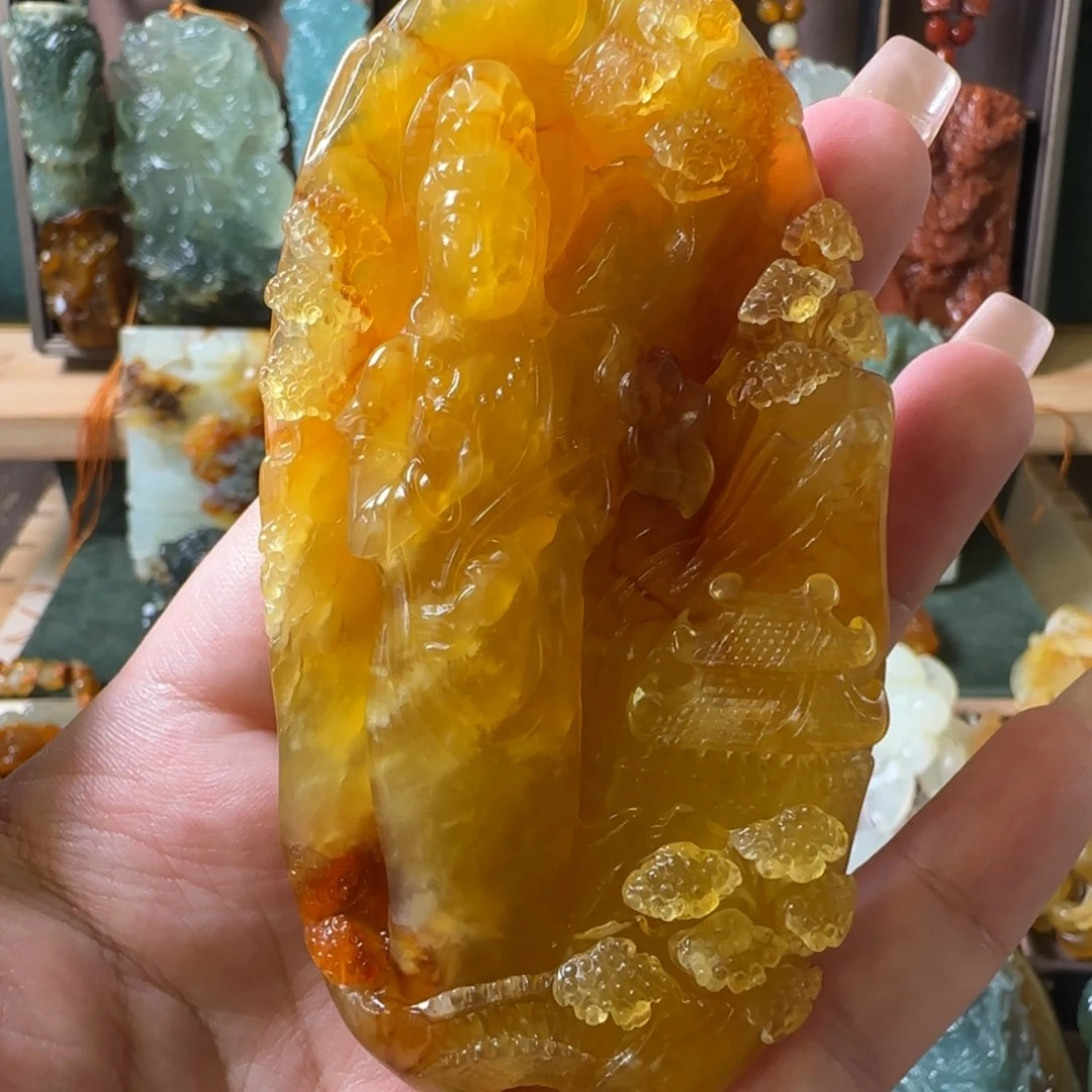 岫玉未镶嵌颈饰观音