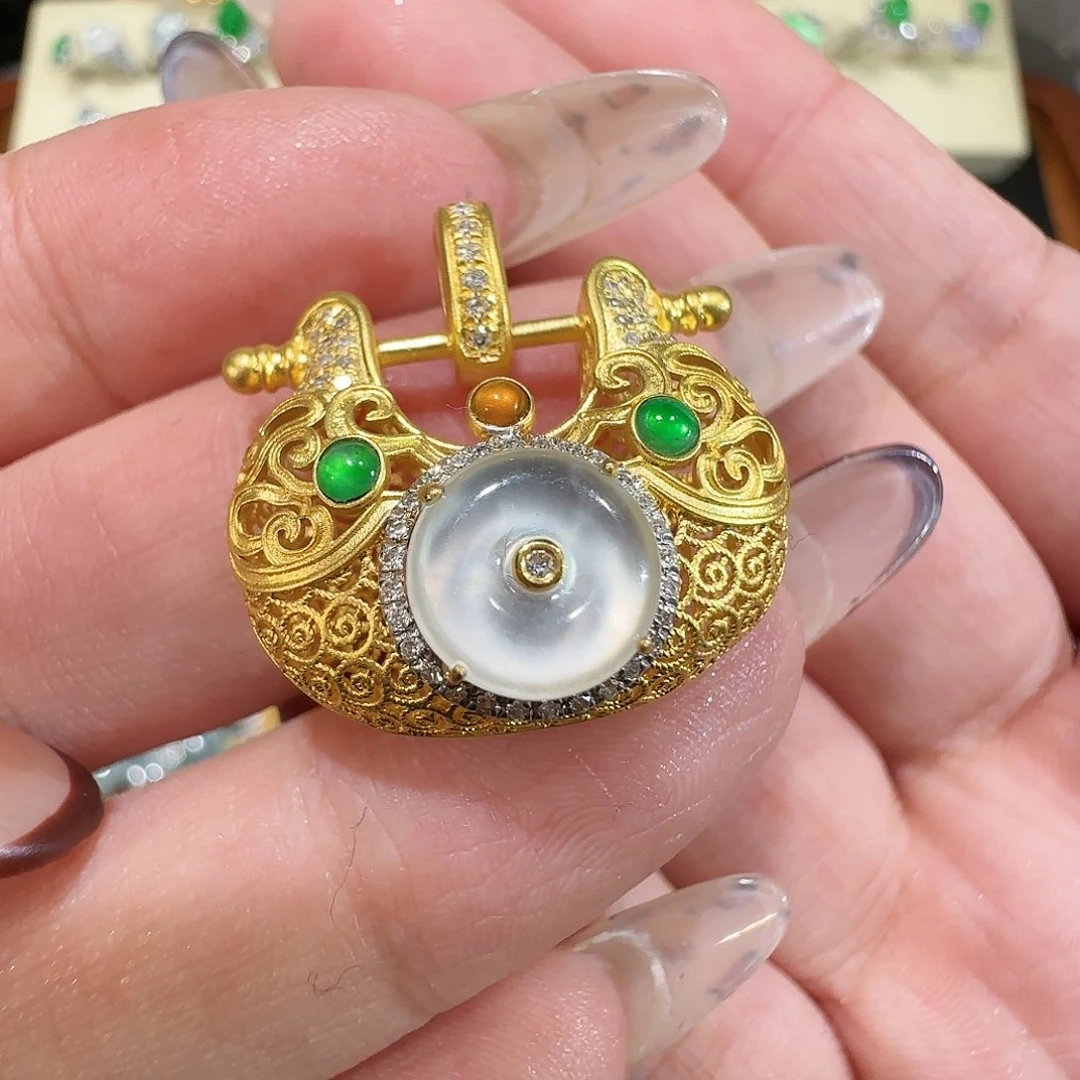 【闪购商品】吊坠(不含链)18K金镶嵌翡翠