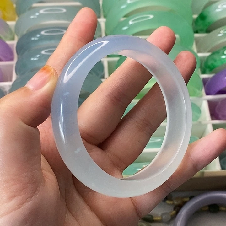 未镶嵌手镯石英岩玉