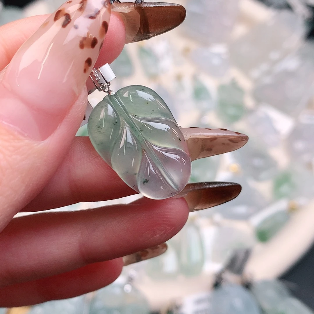 翡翠颈饰18K金镶嵌叶子22.7、16、3.7