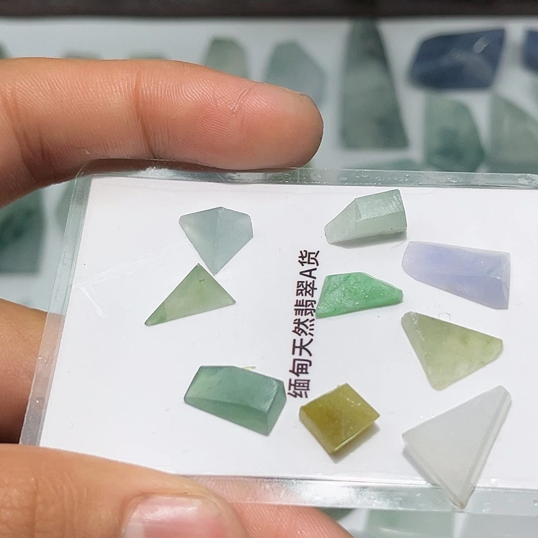 翡翠未镶嵌颈饰vff