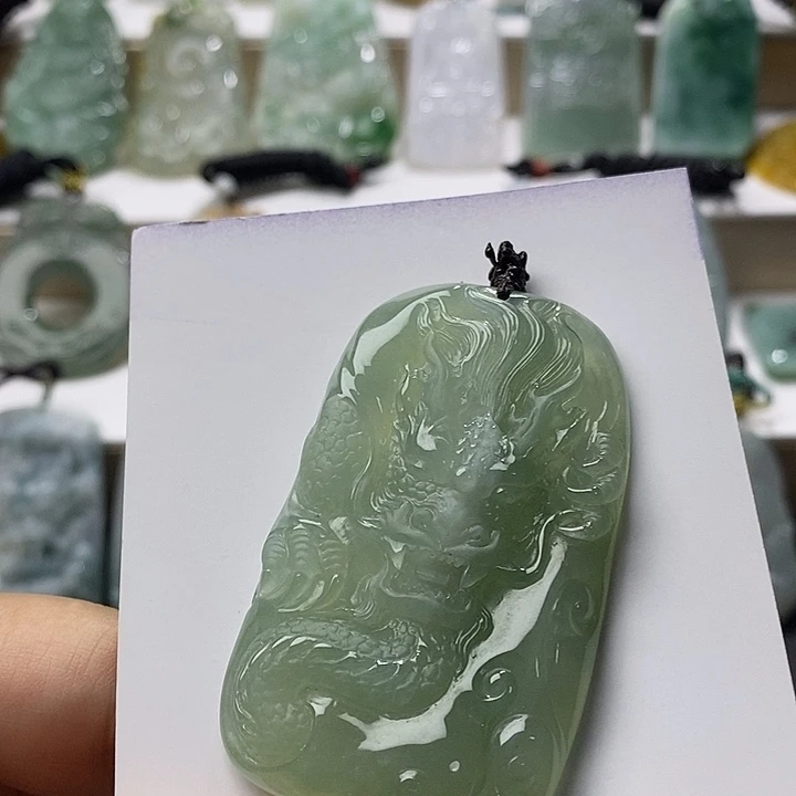 翡翠未镶嵌颈饰白冰龙牌