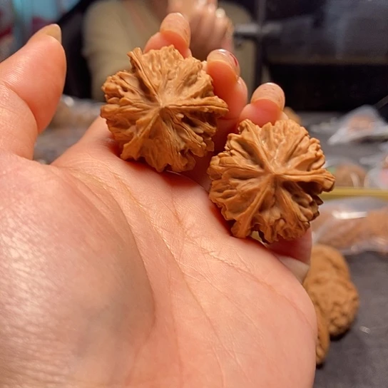 乔***峰把件文玩核桃三棱