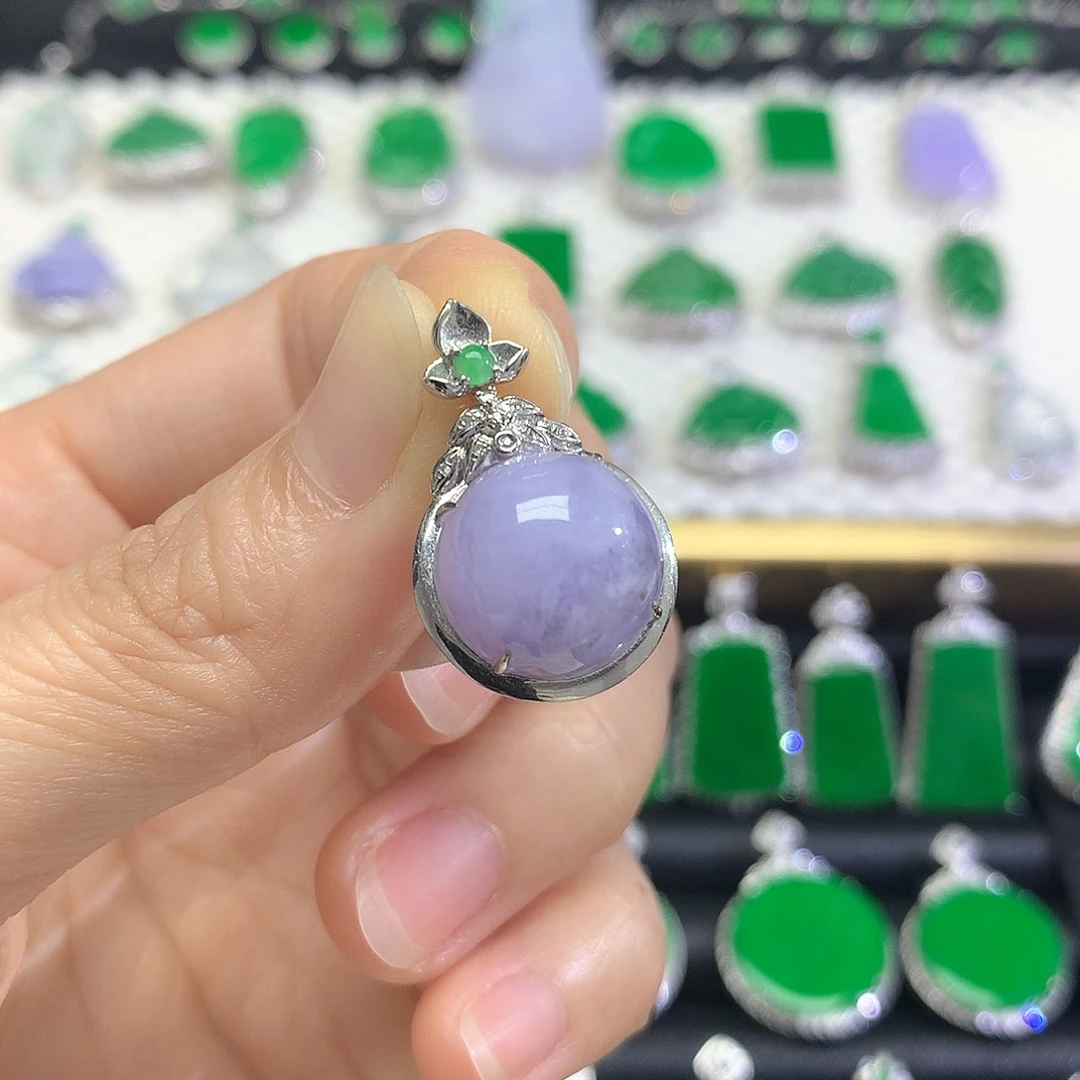 颈饰18K金镶嵌翡翠吊坠