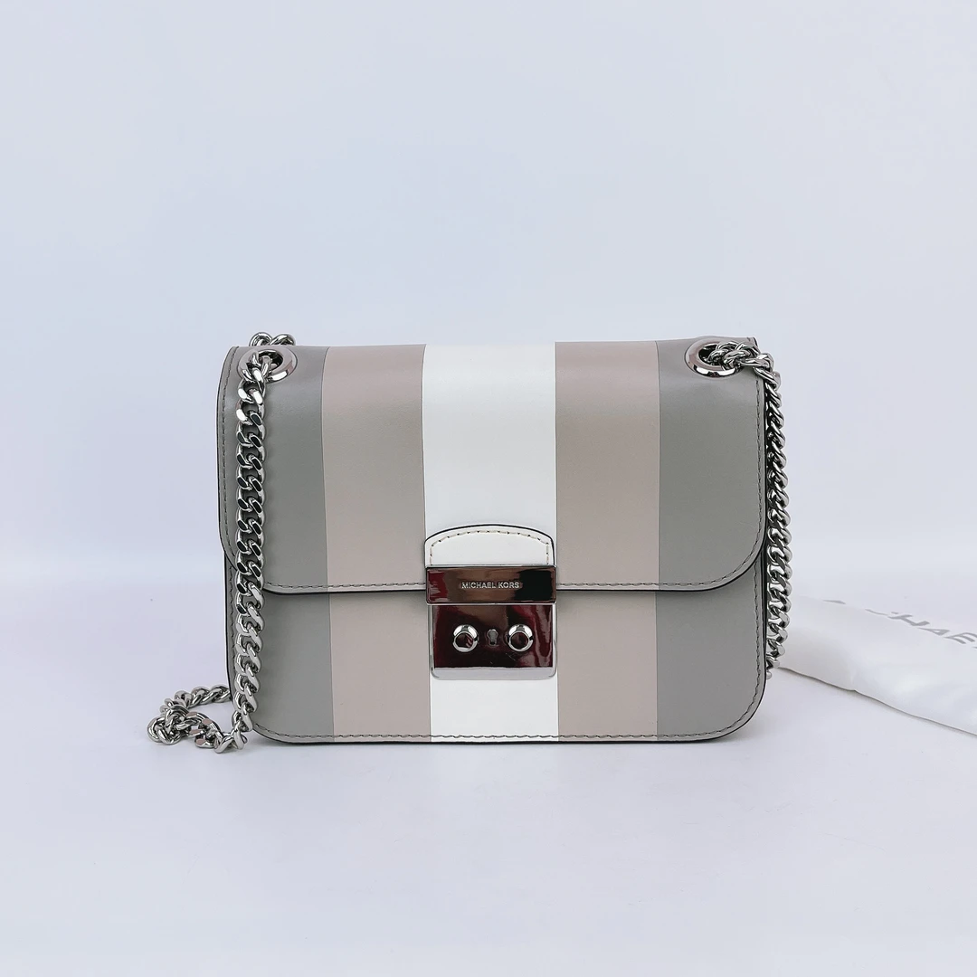 95新 MICHAELKORS/迈克高仕 MK 灰白拼色牛皮斜挎包底长24 C166