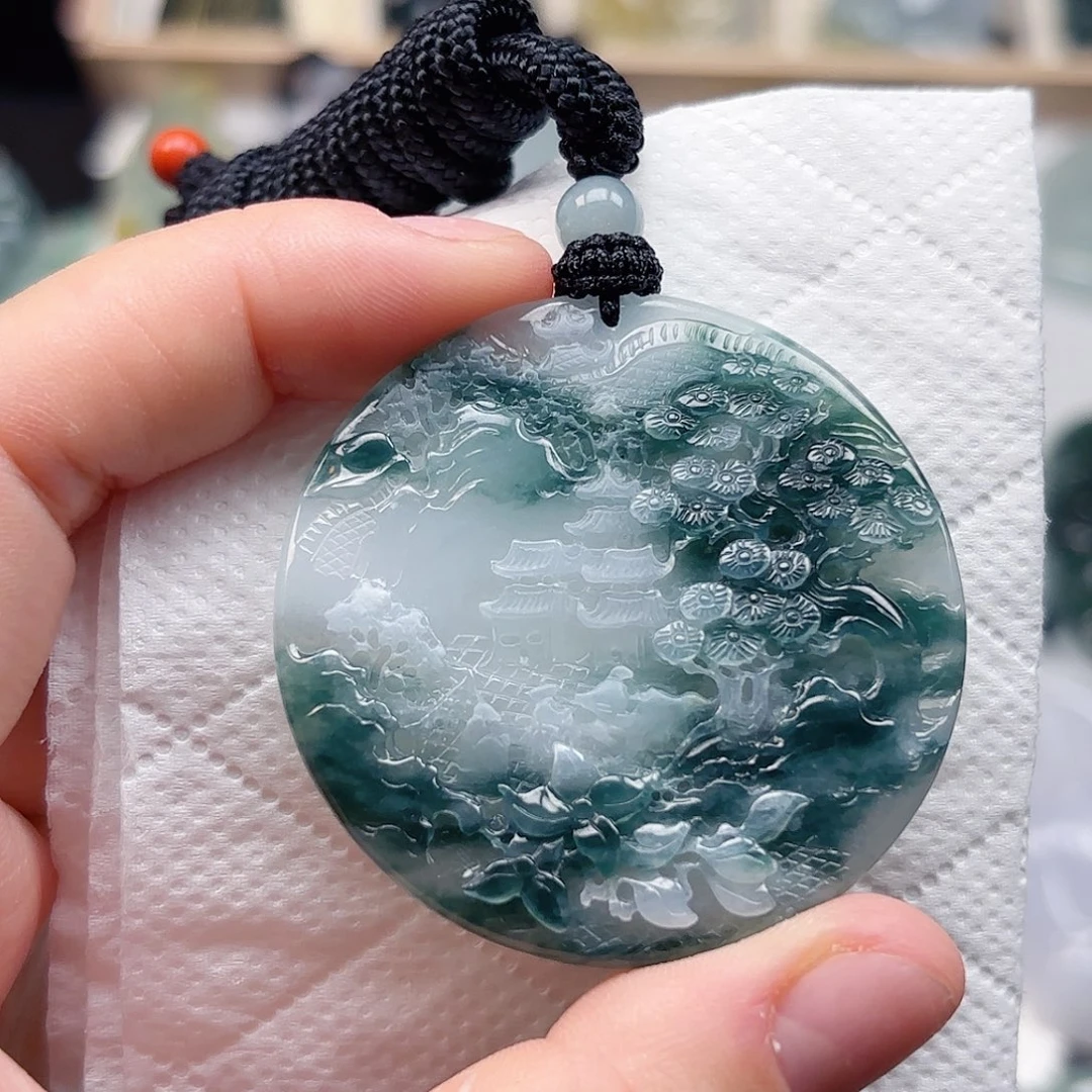 翡翠未镶嵌颈饰山水