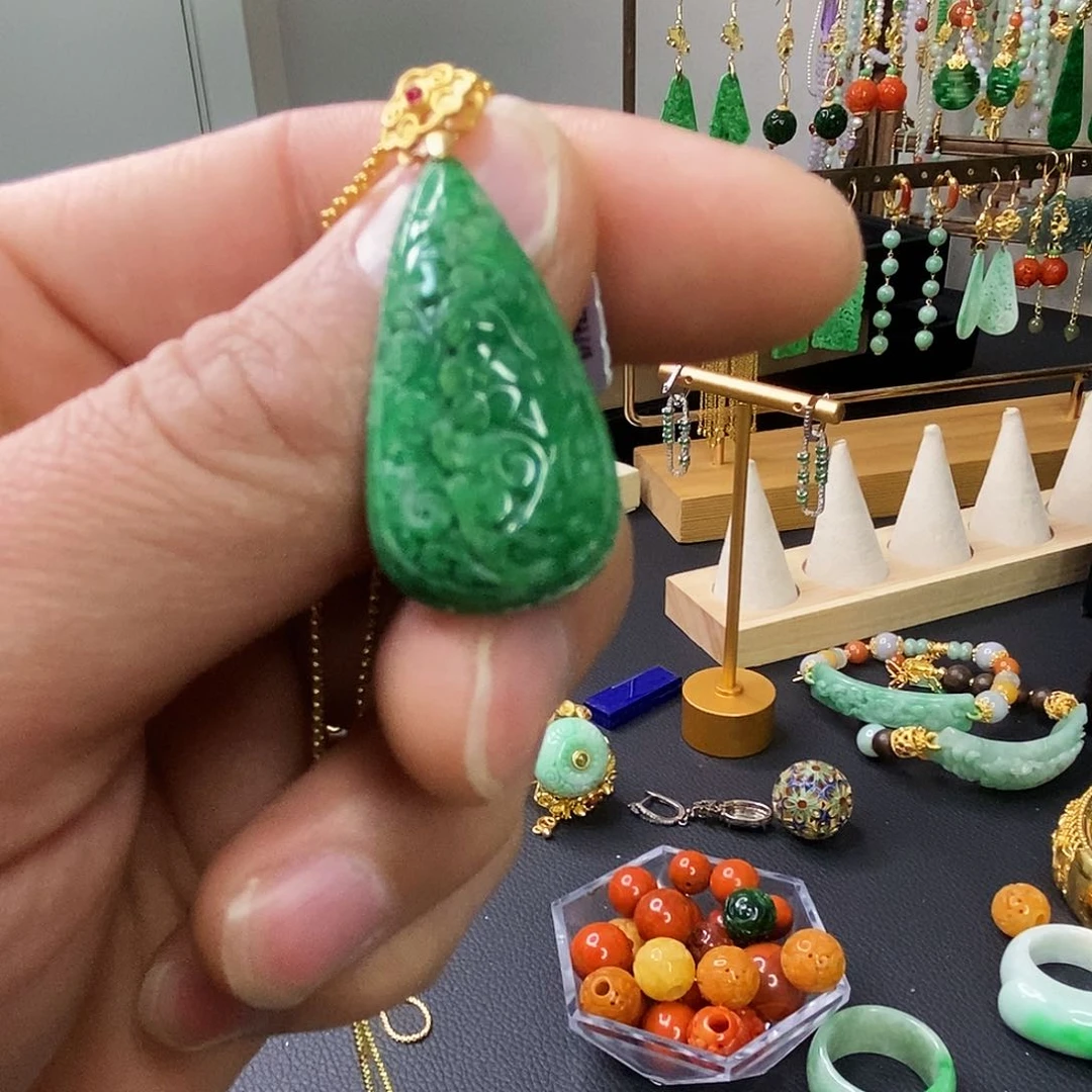 颈饰未镶嵌翡翠吊坠