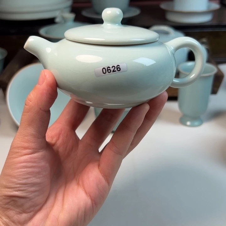 东***，瓷片哈哈哈哈哈哈哈哈