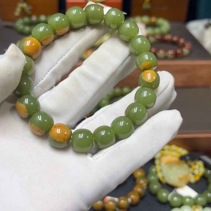 晶***啊透闪石质玉未镶嵌手链