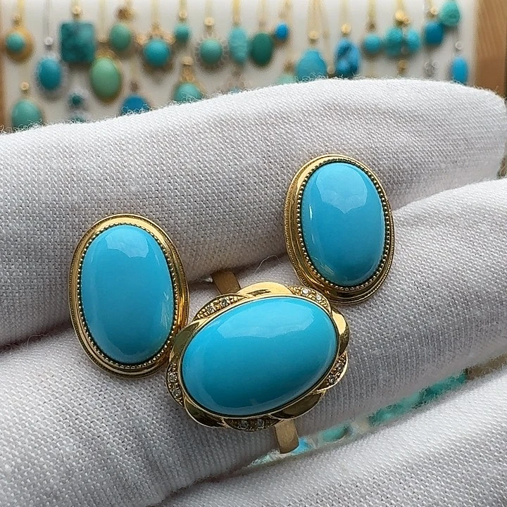 绿松石18K金镶嵌耳饰