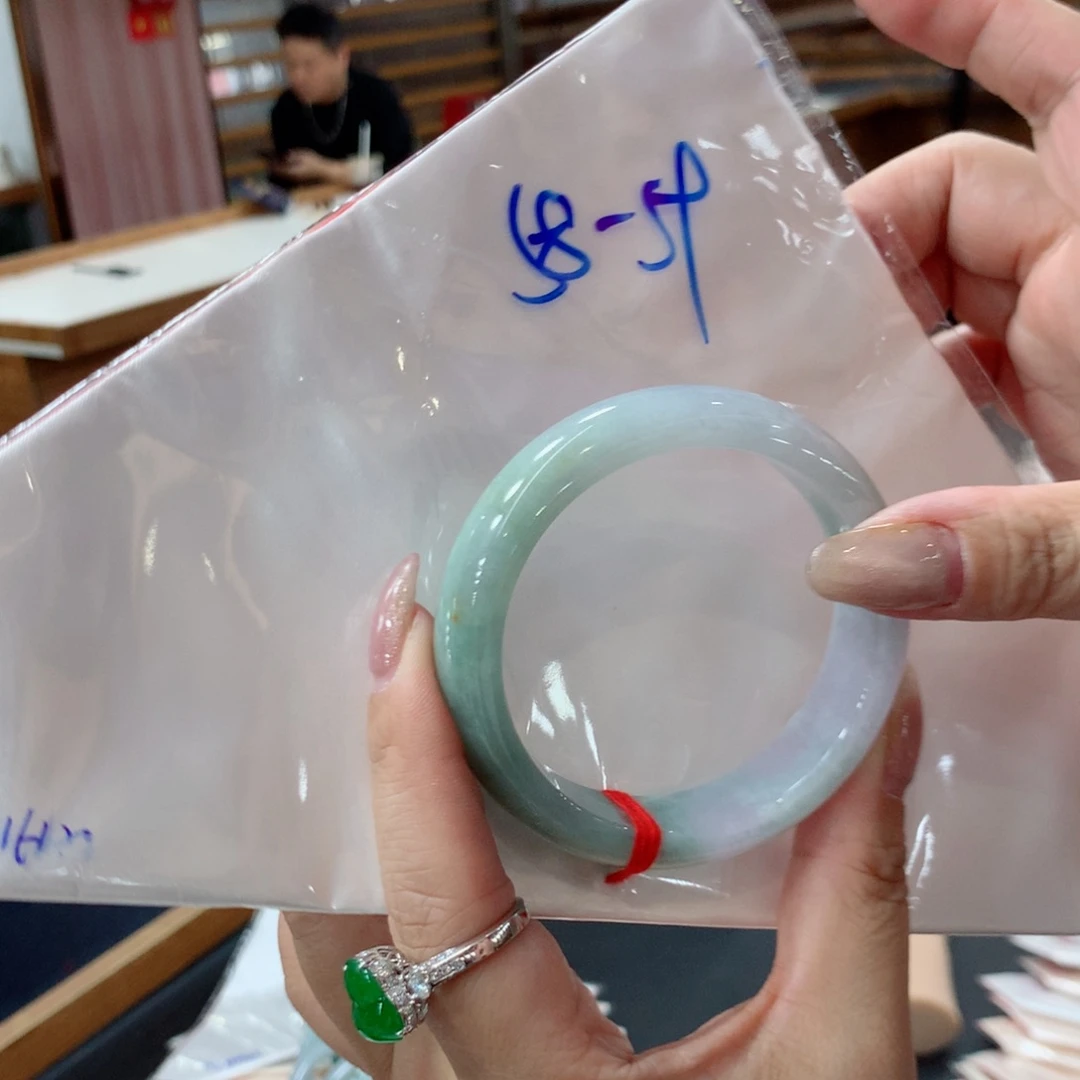 翡翠未镶嵌手镯48小时鉴赏