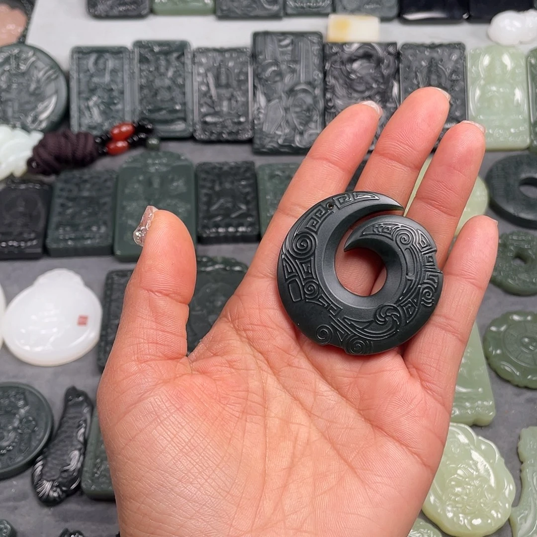 和田玉未镶嵌颈饰