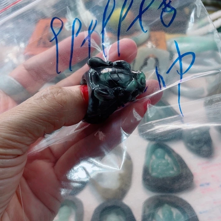 老***帅翡翠未镶嵌颈饰成品