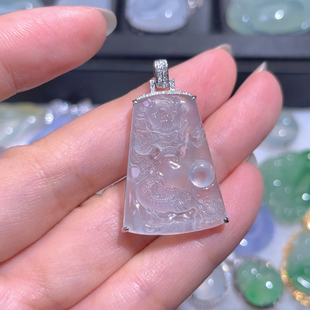 颈饰18K金镶嵌翡翠翡翠