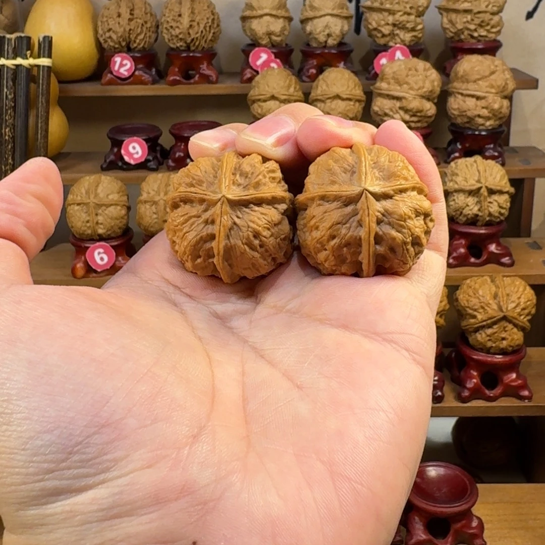 铁核桃把火焰炸四