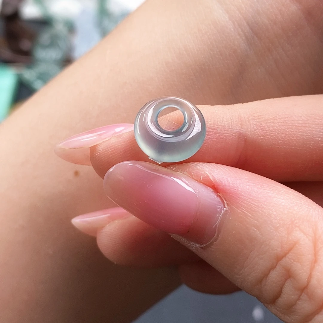 翡翠未镶嵌颈饰公主扣