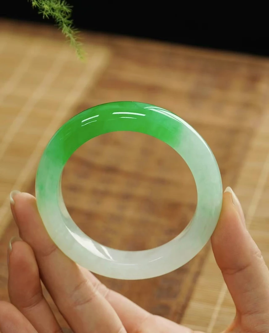 时尚饰品高级感镯子