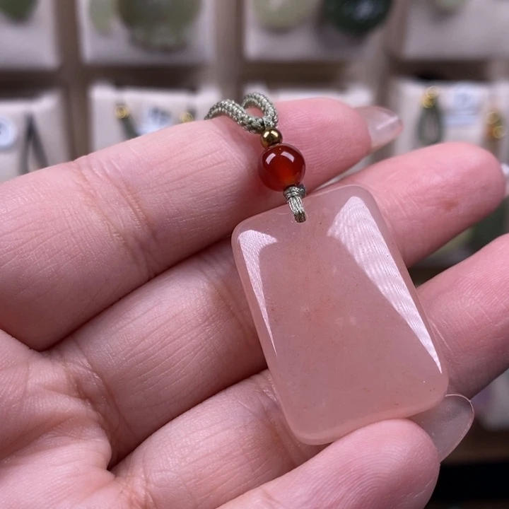 e***o玛瑙/玉髓未镶嵌颈饰无事牌