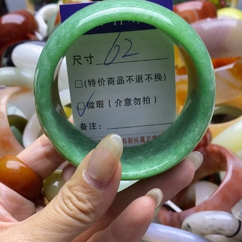 未镶嵌手镯石英质玉