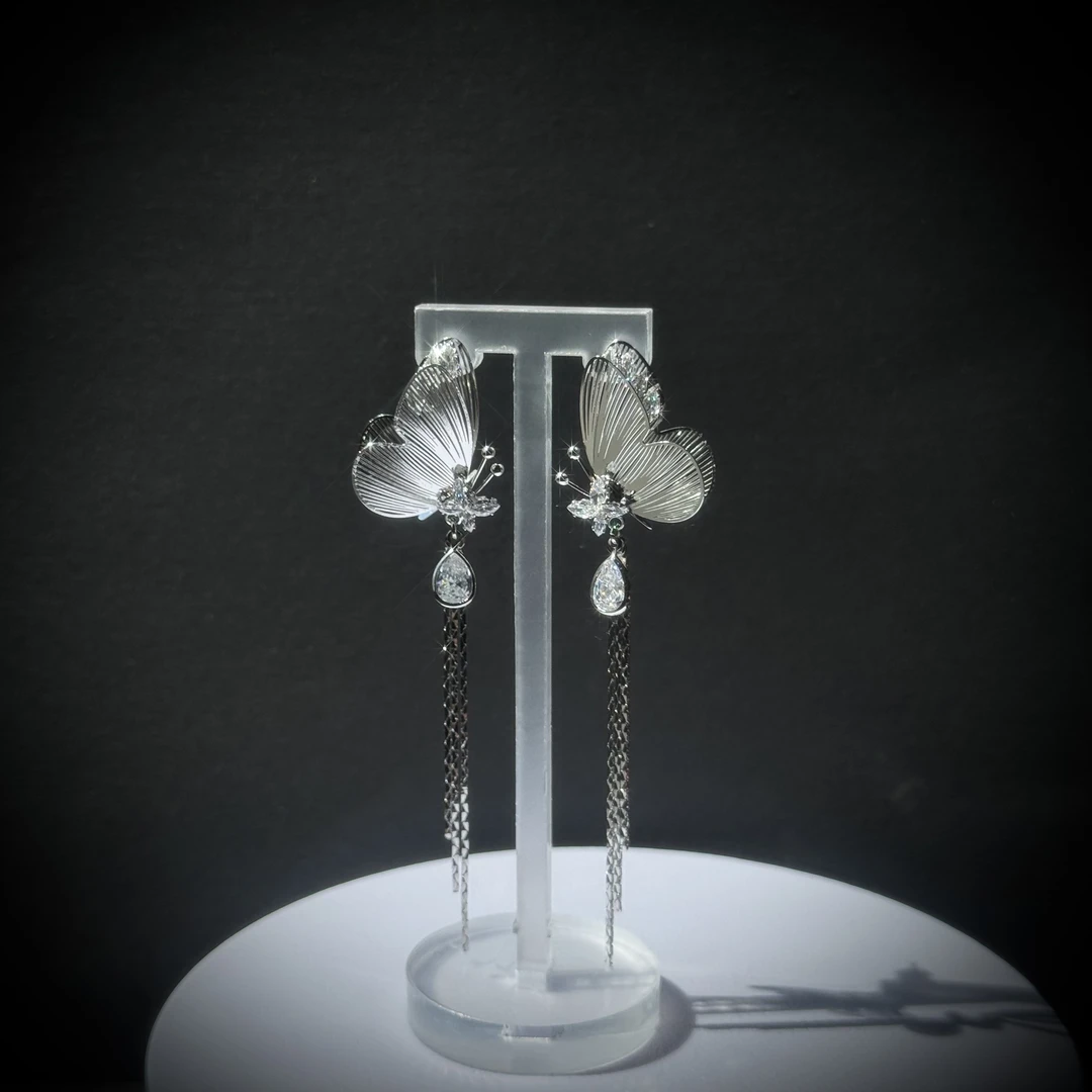 铜合金锆石耳饰 闪耀流苏仙气蝴蝶镂空耳钉 轻奢高级感小众女耳饰