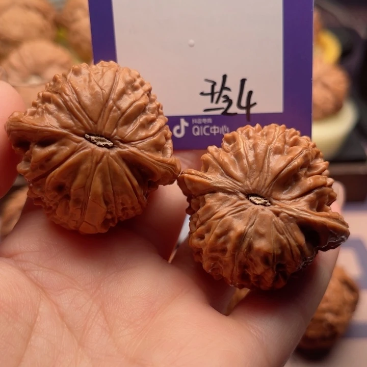吊坠文玩核桃邱****）文玩核桃4