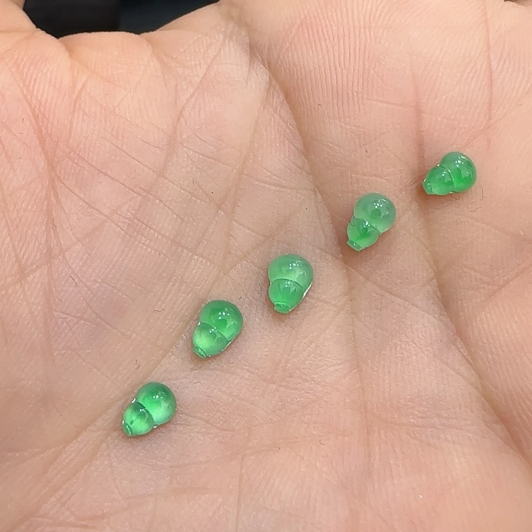 翡翠颈饰未镶嵌葫芦