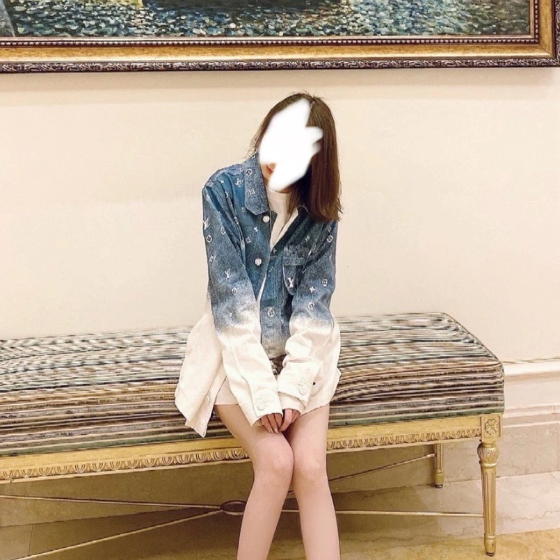 99新 LouisVuitton/路易威登 玄色 白蓝渐变满印牛仔夹克XS码无配
