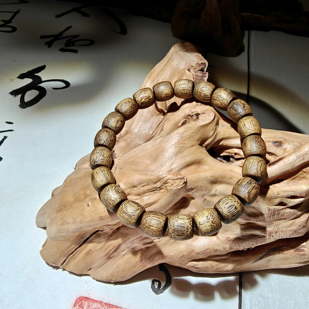 沉香【尖峰岭】天然野虫漏黄油格0.9鼓珠单串 海南沉香多样性发一