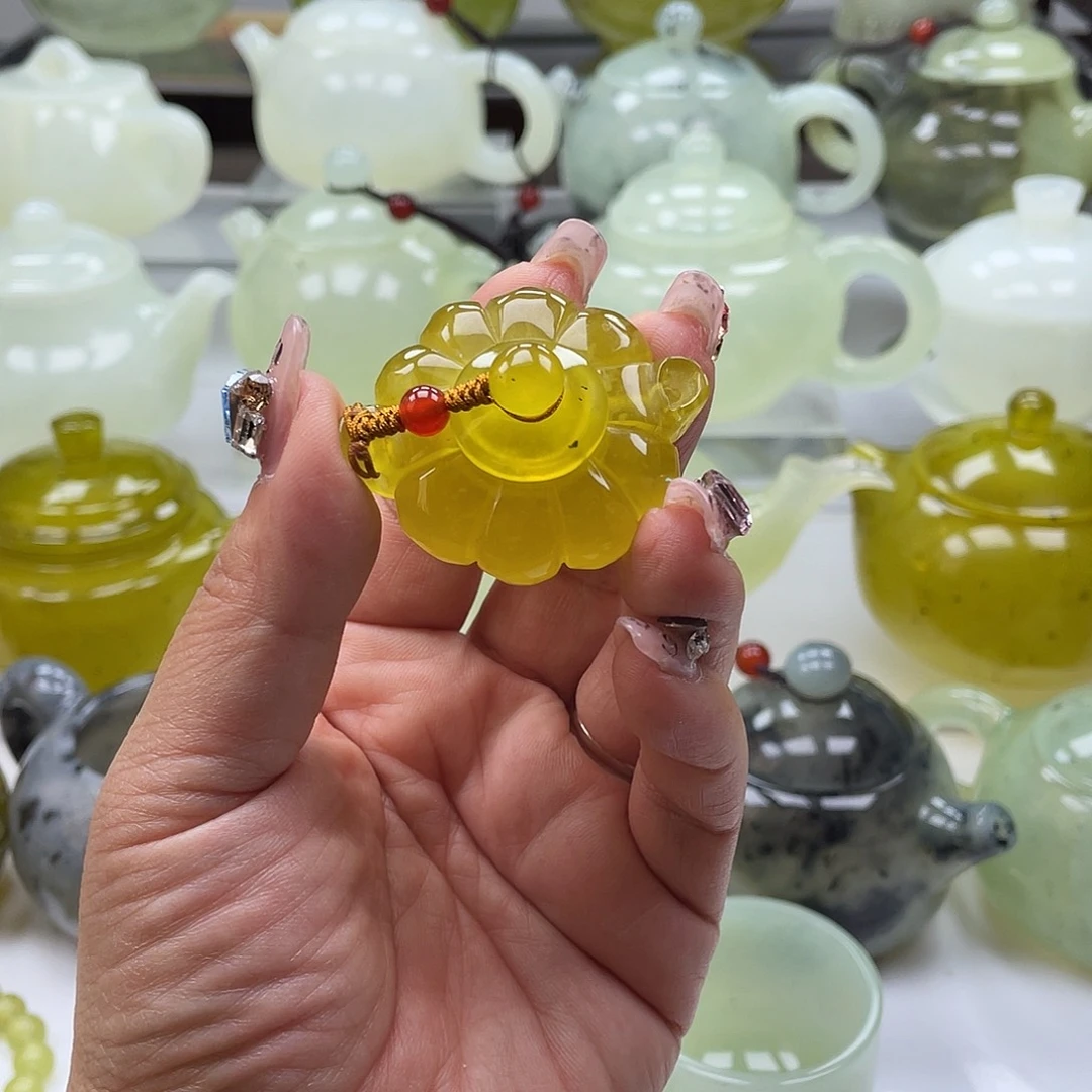 蛇纹石玉未镶嵌壶