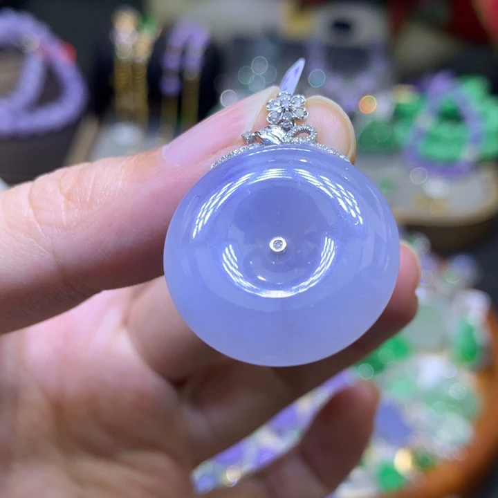 颈饰18K金镶嵌翡翠